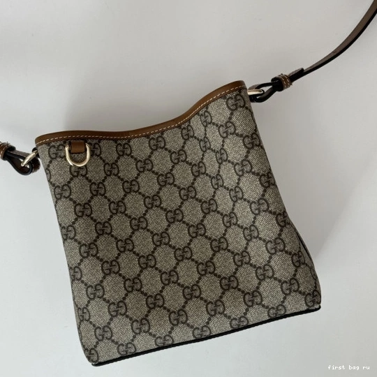 First bag ru GG bag Emblem Gucci bucket mini 0714